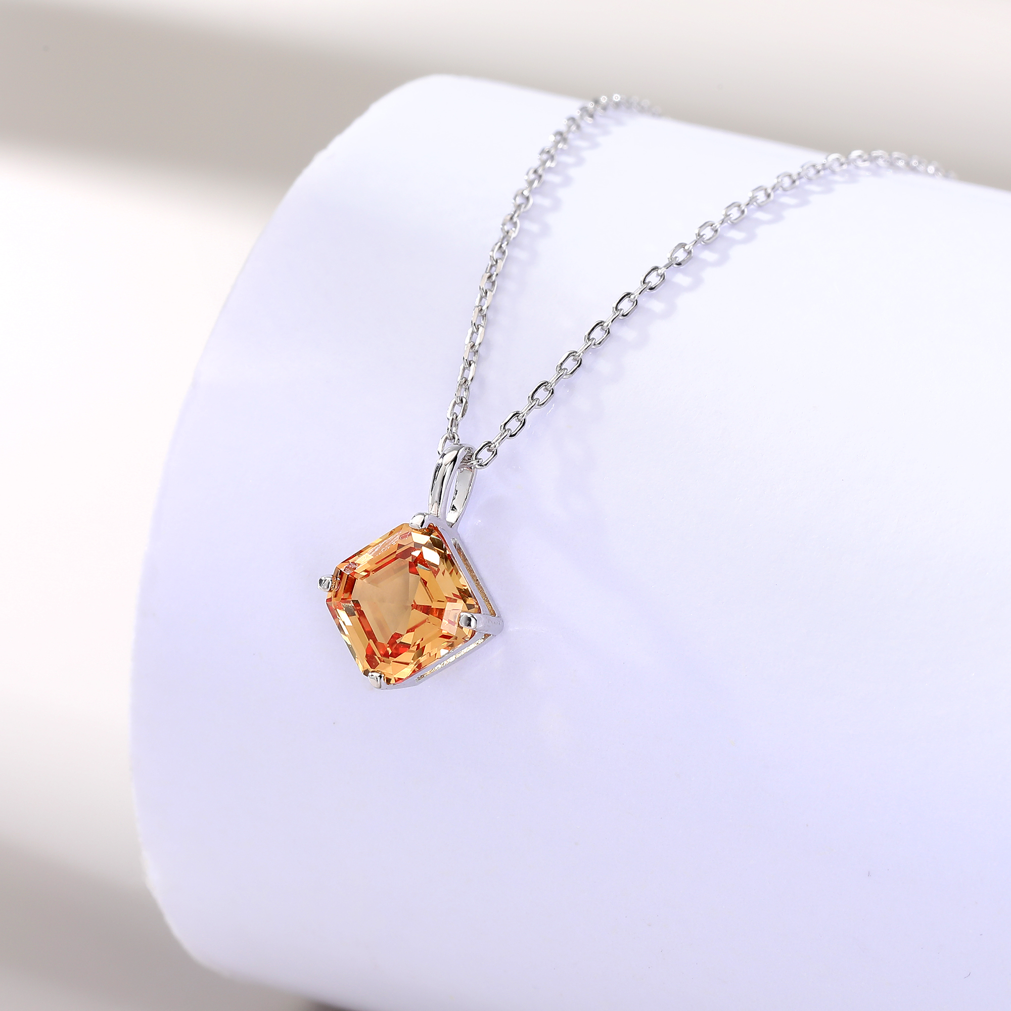 Bezel-Set Diamond-Shaped Small - Bezels Set Pendant recensione e prezzo
