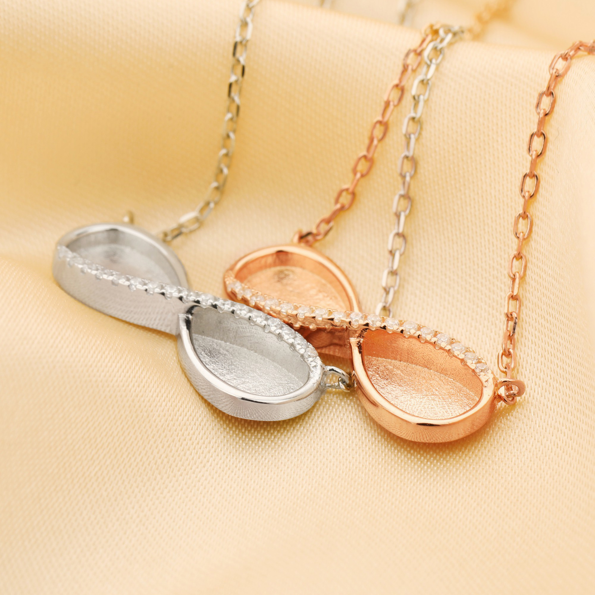 Keepsake Mother Milk Resin Inf - Bezels Set Pendant recensione e prezzo