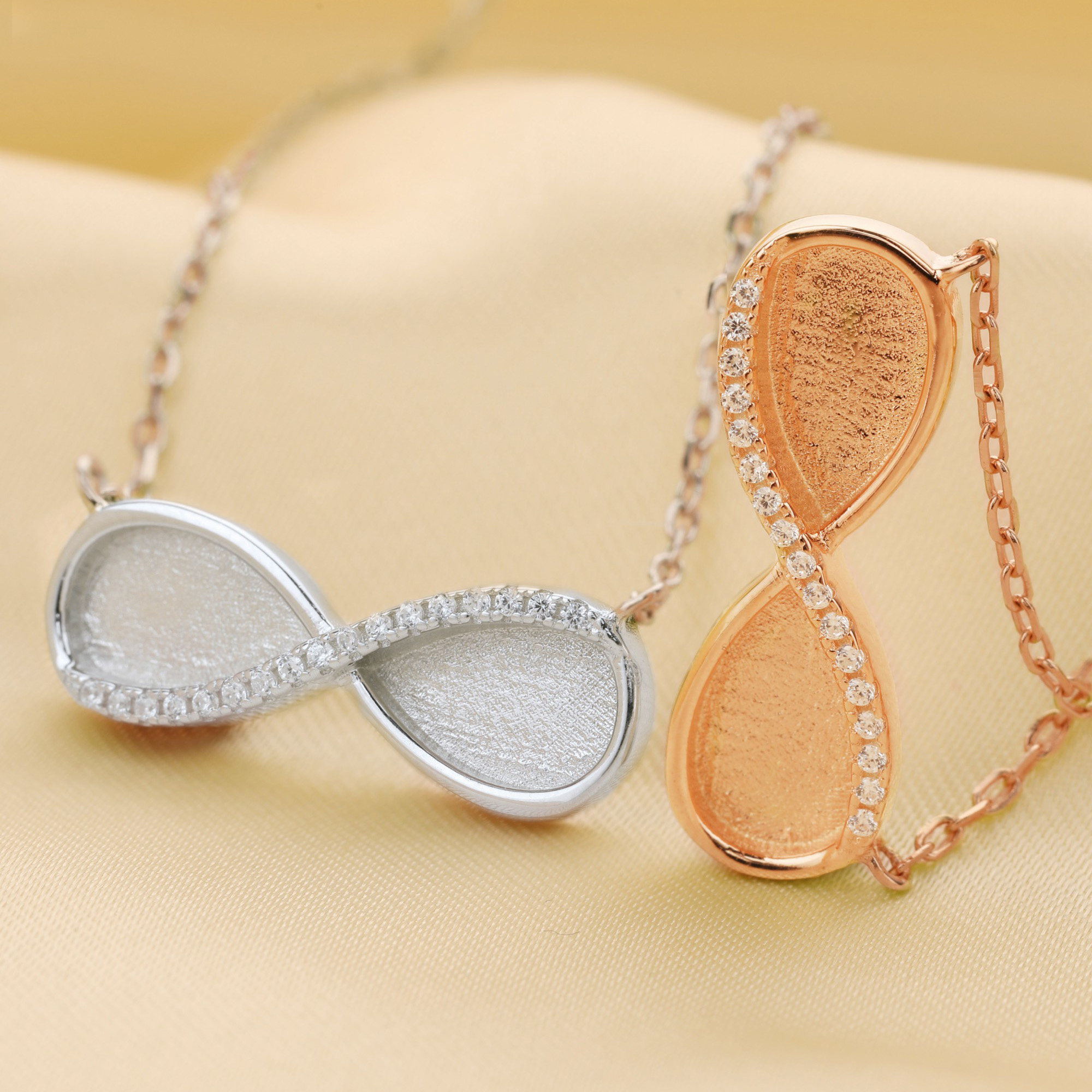 Keepsake Mother Milk Resin Inf - Bezels Set Pendant recensione e prezzo